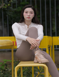 中国美女大便girlpooping
